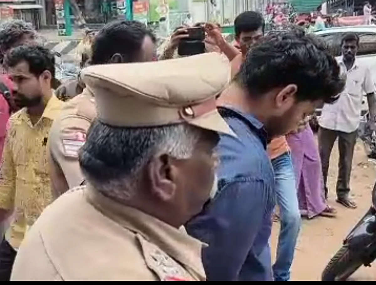 வங்கி ஊழியர்கள் முகத்தில் மிளகாய் பொடி ஸ்பிரே; சினிமாவை விஞ்சிய கொள்ளை முயற்சி: சிக்கிய வாலிபர்