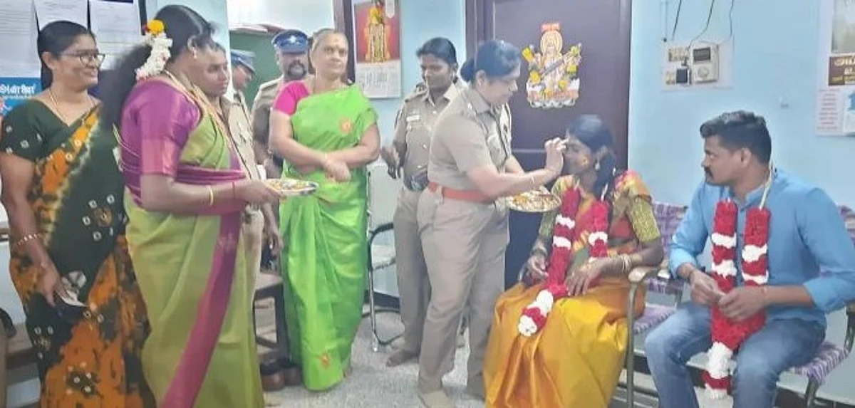 பெண் எஸ்.ஐக்கு காவல் நிலையத்தில் நடந்த வளைகாப்பு விழா