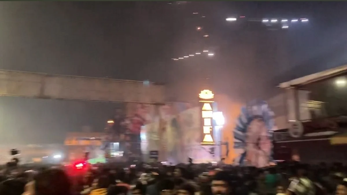 லாரியில் பரத்குமார்