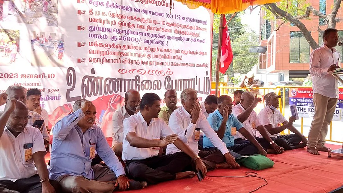 கரோனா காலத்தில் வேலை செய்தோம்; இப்போது பணி நிரந்தரம் இல்லையென்றால் எப்படி? - கதறும் தூய்மைப் பணியாளர்கள்