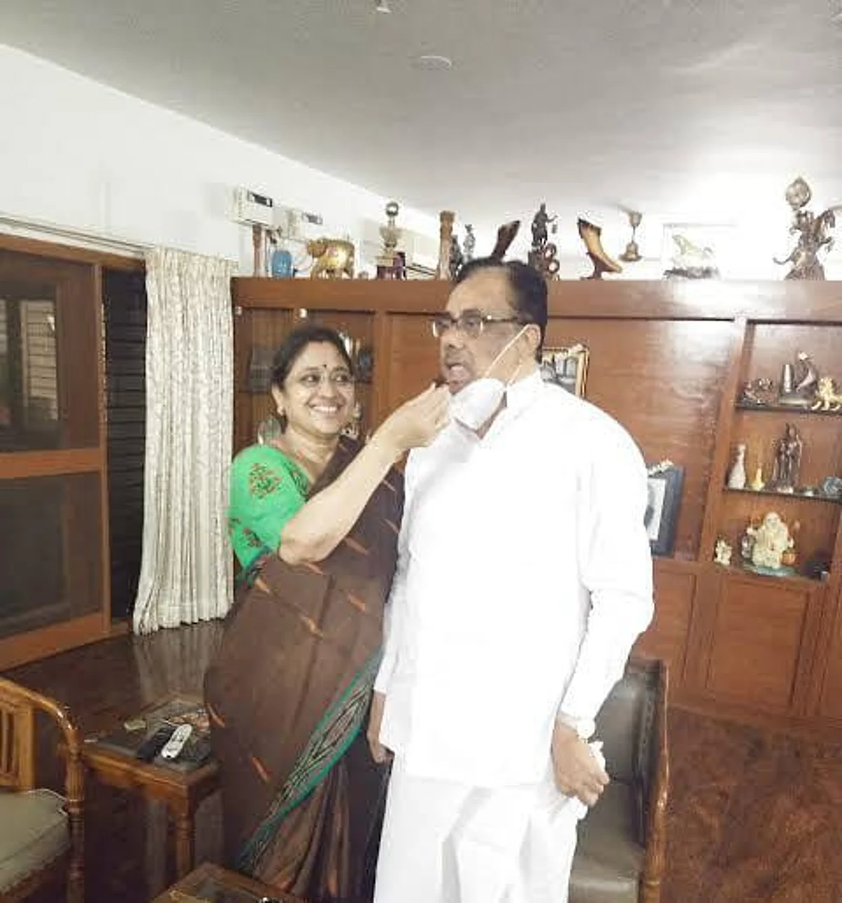 ஈரோடு கிழக்கு தொகுதியில் ஈ.வி.கே.எஸ்.இளங்கோவனின் மனைவி போட்டி?
