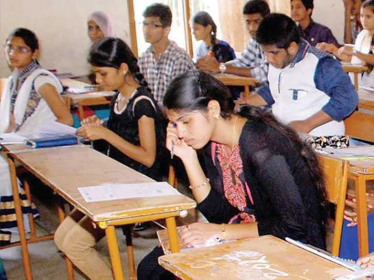 பொதுத் தேர்வுகள் தனியார் கைகளிலா?