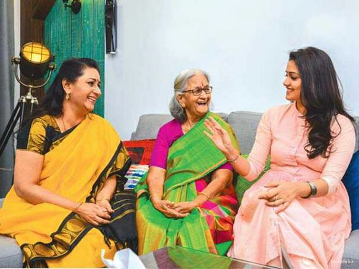 ’நாங்க மூணு பேருமே ஹீரோயின்தான்!’ - பாட்டி, மகள், பேத்தி அசத்தும் அரட்டை