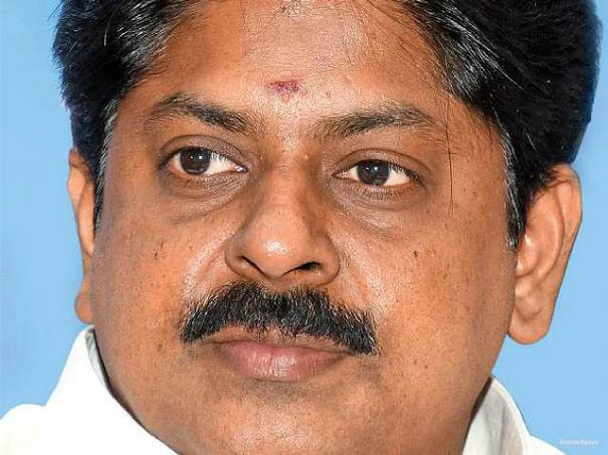 இம்சை அமைச்சர் மணிகண்டன்?