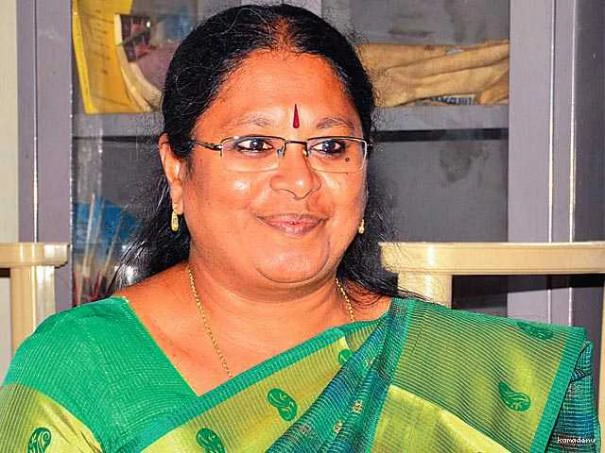 பிடித்தவை 10 - கவிஞர், ஓவியர் அகிலா
