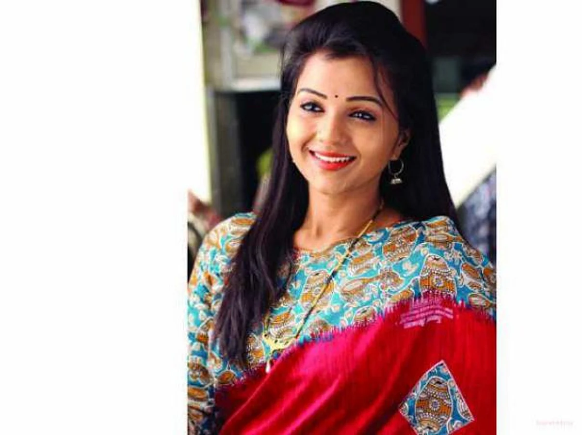 சீரியலுக்கு மட்டும் ஏன் டப்பிங் பேசுவதில்லை?- யதார்த்தம் பேசும் கிரித்திகா!