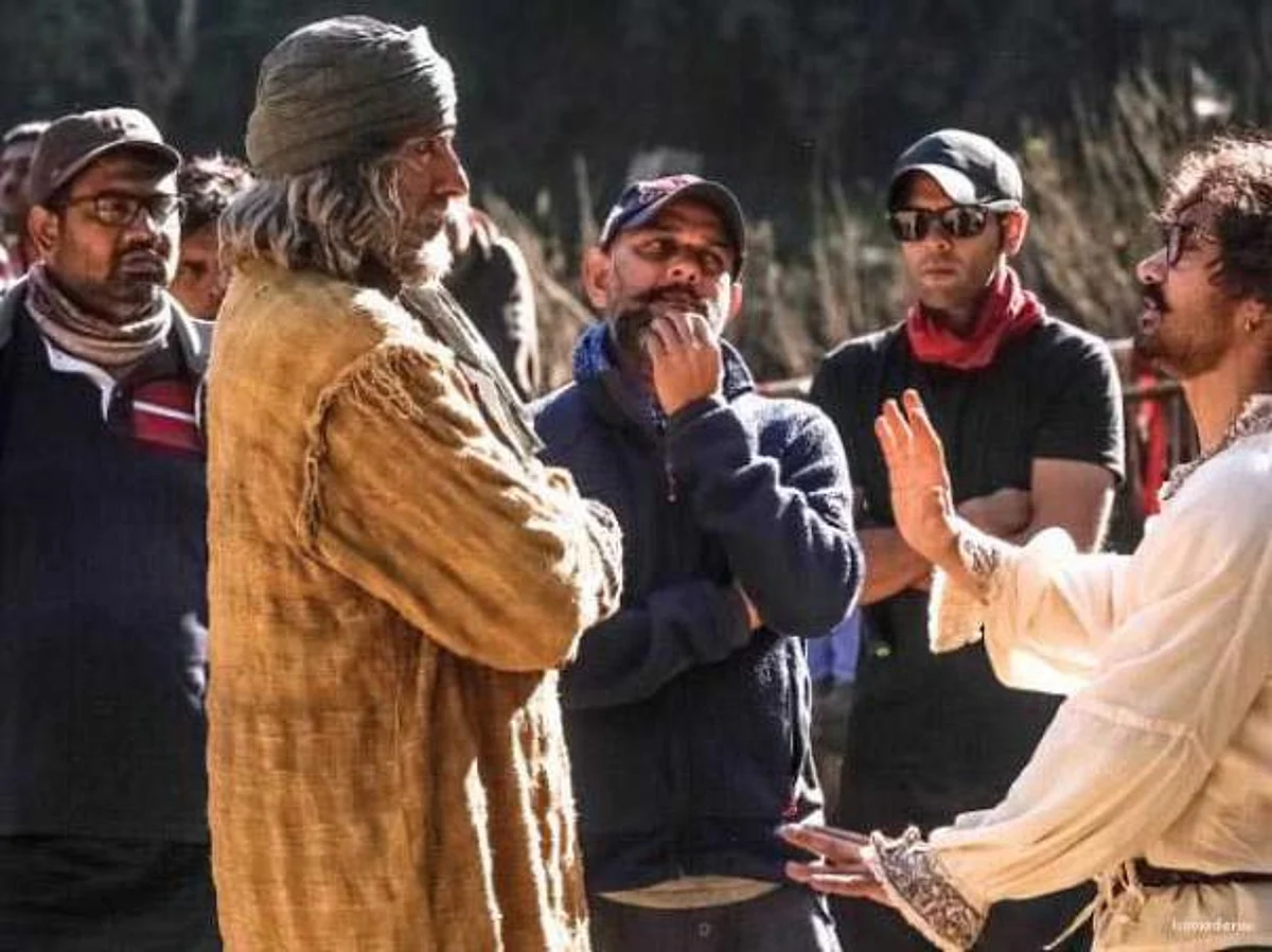 அமிதாப்பும் ஆமீர்கானும் ஒரே ஃப்ரேமில்..!- மகிழ்ச்சிக் கடலில் மனுஷ் நந்தன்