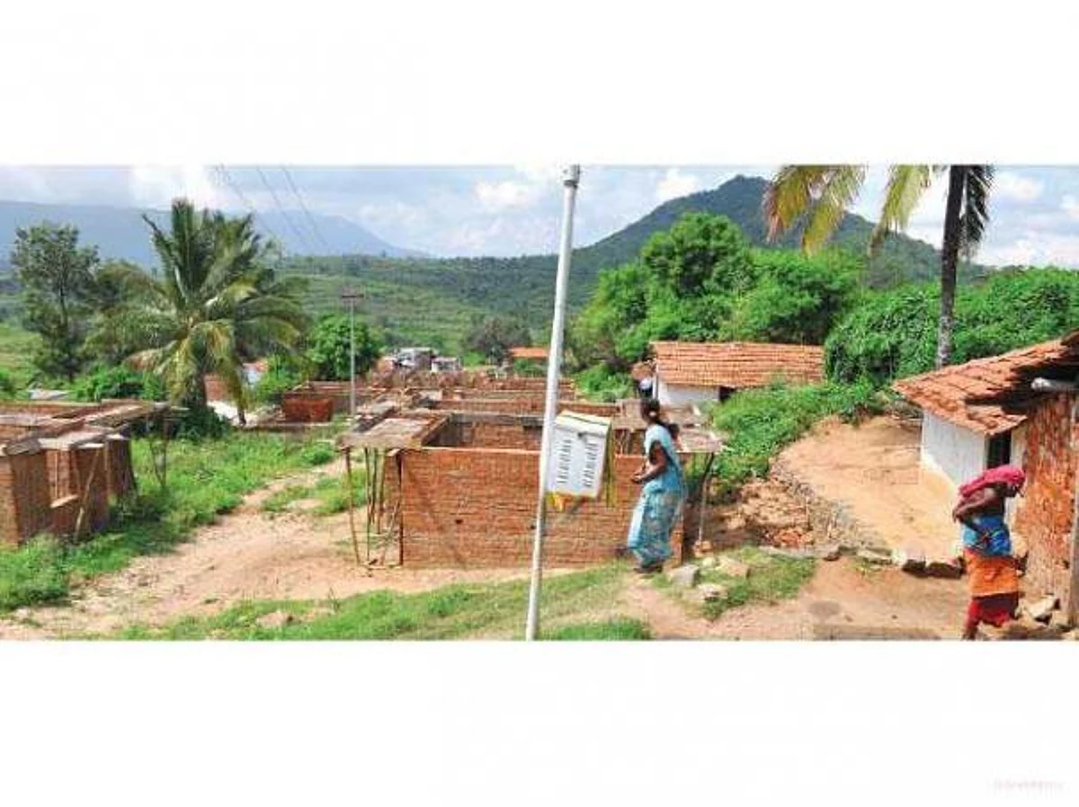 பாதியில் நிற்கும் பசுமை வீடுகள் - பாவப்பட்டு நிற்கும் பழங்குடிகள்!