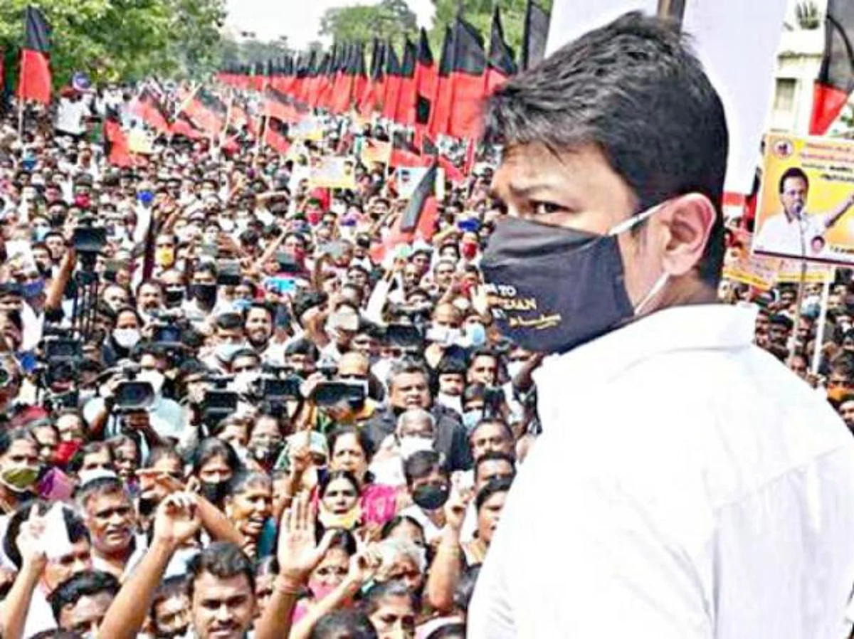 ஓவர்டேக் செய்யும் உதயநிதி... தடைபோட முடியாமல் தவிக்கும் ஸ்டாலின்..!