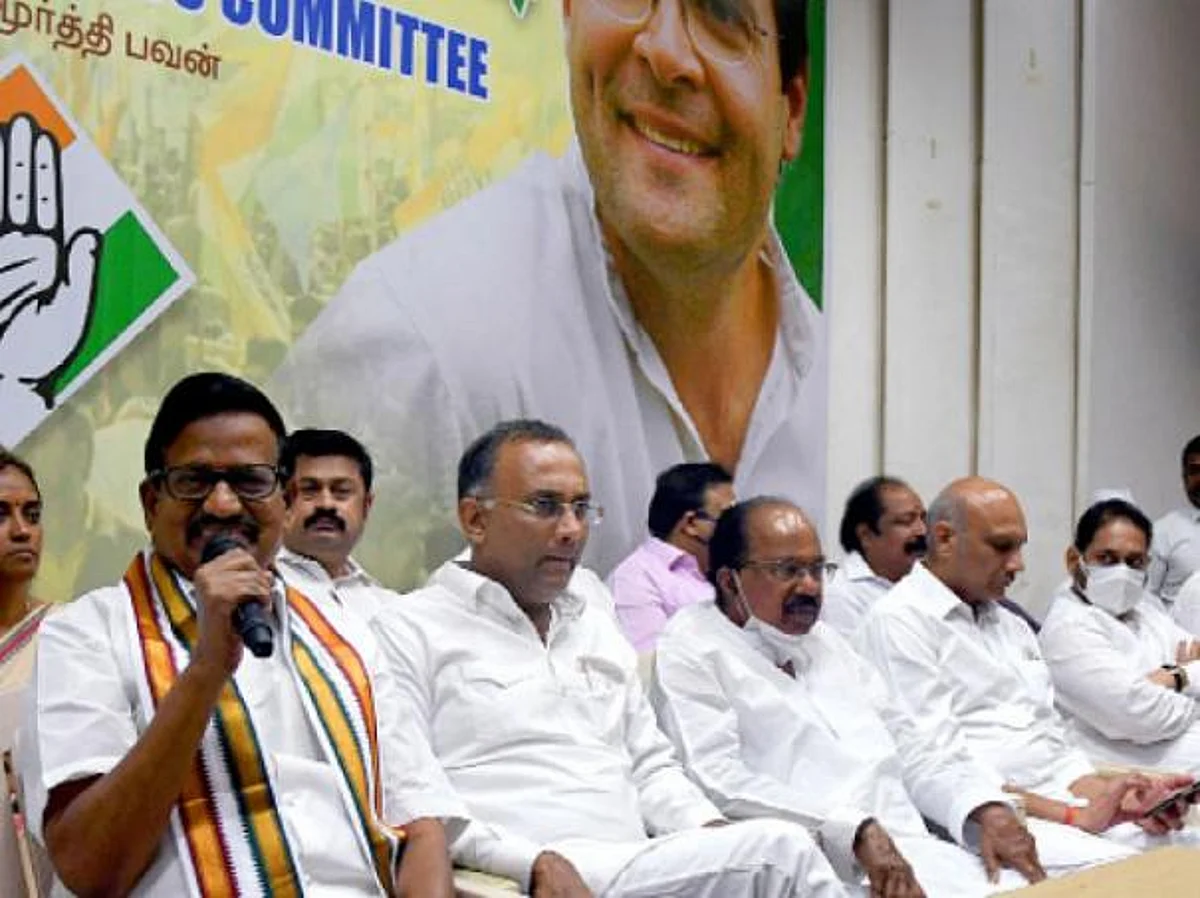 மகன்களுக்கும் சீட்... மாமனாருக்கும் சீட்! - தொகுதிகளை கூறுபோட்ட காங்கிரஸ் தலைகள்