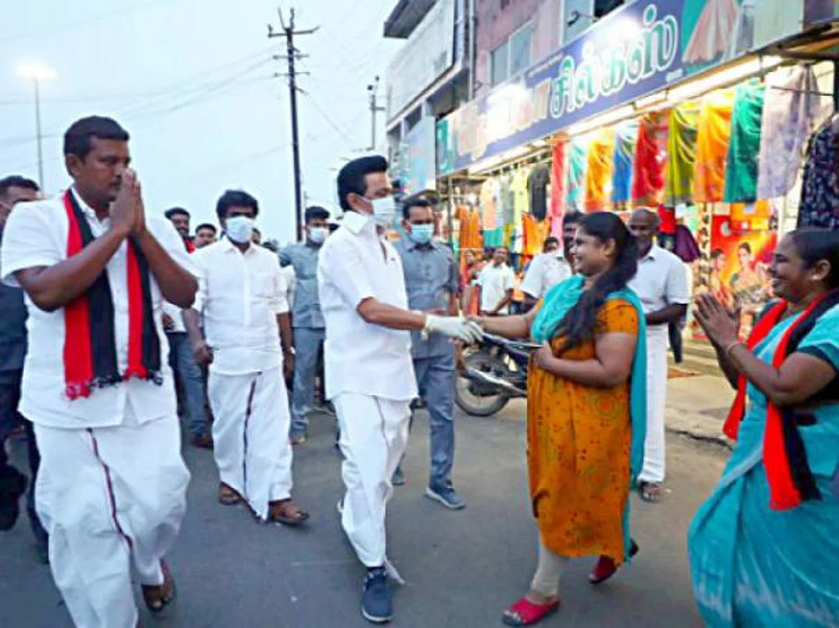 நடைபோட்ட ஸ்டாலின்; நகைக்கவைத்த உதயநிதி!- எடப்பாடி தொகுதியில் ஒரு திடீர் விசிட்