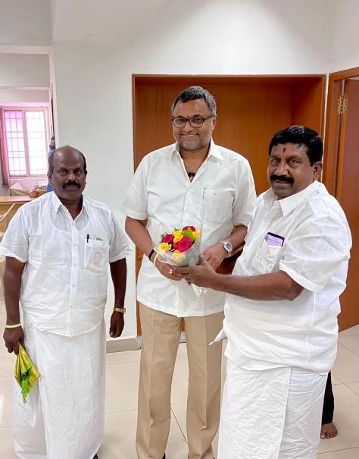 ஹாட் லீக்ஸ்: காங்கிரஸ் தோற்க காசுகொடுத்த காங்கிரஸார்!