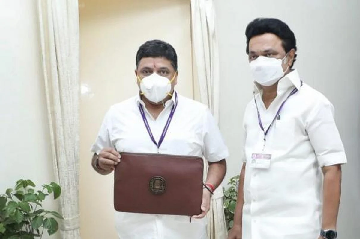 தொழில் வளர்ச்சியில் அரசியல் எதற்கு?