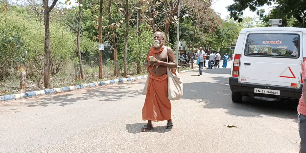 திண்டுக்கல் மக்கள் வாரிக் கொடுக்கும் வள்ளல்'- இலங்கைக் தமிழர்களுக்காக ரூ.10,000 நிவாரணம் வழங்கிய யாசகர்!