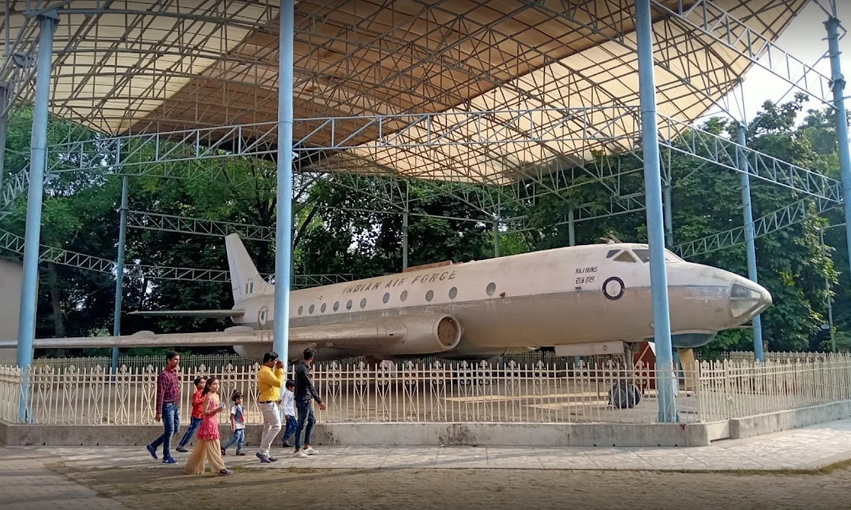 Knocksense Shorts| Lucknow Zoo to soon allow visitors to click photos inside the IAF Raj Hans Tu-124