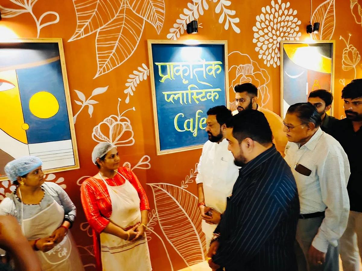 प्राकृतिक प्लास्टिक कैफ़े - जूनागढ़, गुजरात