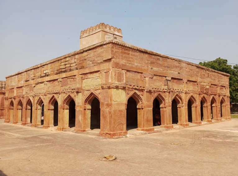चुनार फोर्ट (Chunar Fort)