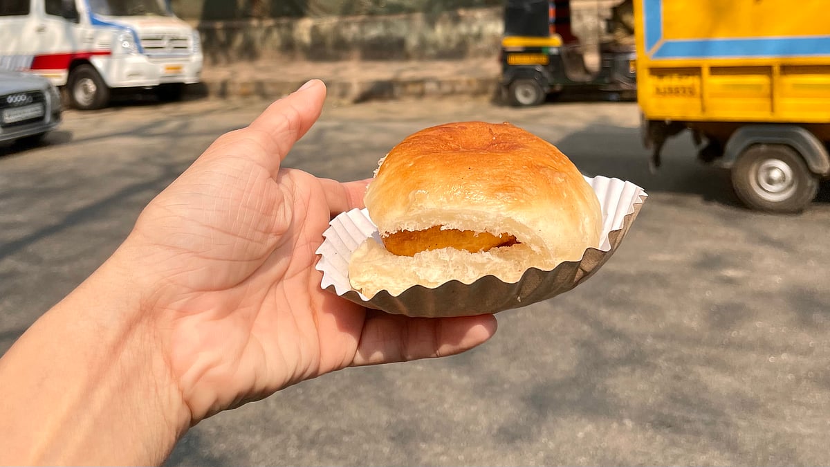 August 23 | This World Vada Pav Day let's take a look at our beloved street-food snack - Vimarsana News