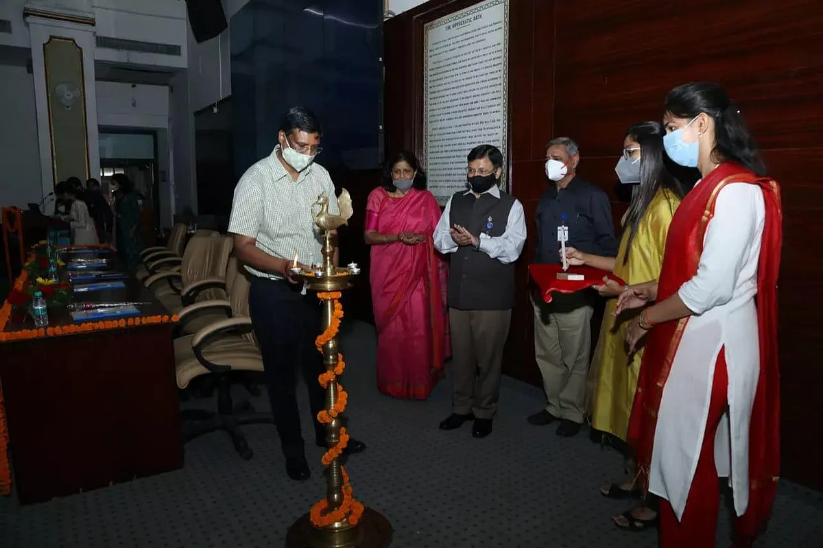 COVID testing to mark a 50% hike at Lucknow's KGMU with the launch of 'high throughput lab'