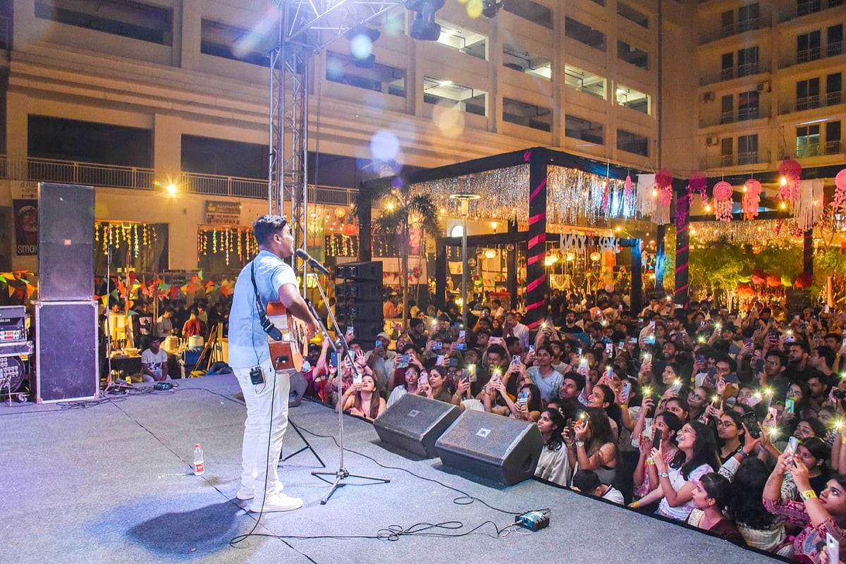 Can't keep calm for Day 2 of La Flea Affair in Lucknow? Check the line