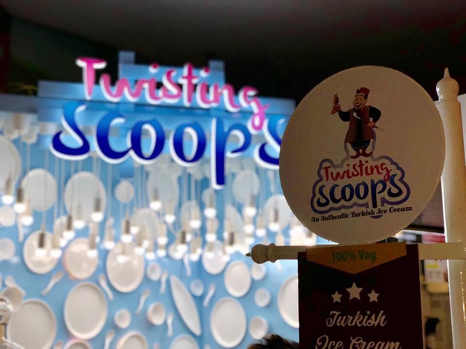 ice cream parlour in kanpur