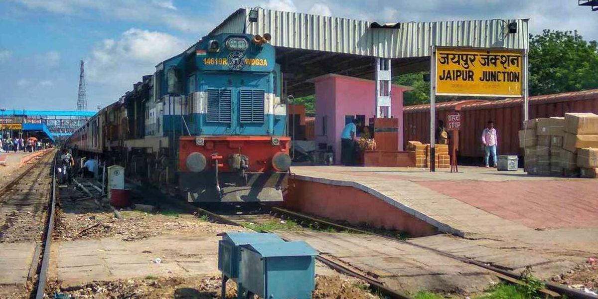 AC Double Decker train from Jaipur to Delhi now runs with a new ...