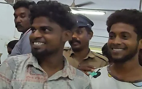 இப்படி ஒரு வேலையை பண்ணிட்டு அசிங்கமா சிரிப்பு வேற.. தாயின் உதவியுடன் மகள் பாலியல் வன்கொடுமை .. பாவம் அந்த எட்டாம் வகுப்பு மாணவி! 