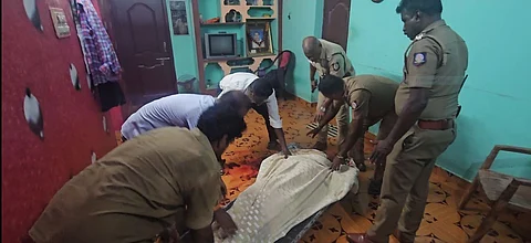 “இறைச்சி கடையில் ஏற்பட்ட தகராறு” - ஆத்திரம் அடங்காத 5 பேர் கொண்ட கும்பல்.. மனைவியின் கண் முன்னே வெட்டிக் கொல்லப்பட்ட கணவன்! 