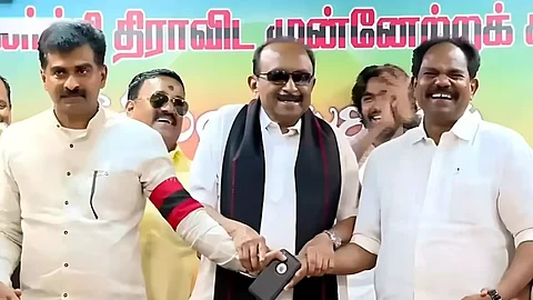vaiko along with son durai and mallai sathya