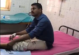 “இப்போ தர முடியுமா முடியாதா” - டிசி கேட்டு கல்லூரி பேராசிரியரை தாக்க முயன்ற மாணவன்.. தடுத்த உடற்கல்வி ஆசிரியருக்கு 
 பலத்த காயம்! 