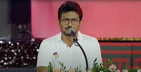 “இளையராஜா பாடல்களை கேட்டு வளர்ந்தவன் தான் நான்” -  பல வெற்றி படங்களை தமிழகத்திற்கு தந்தவர் இசைஞானி! 