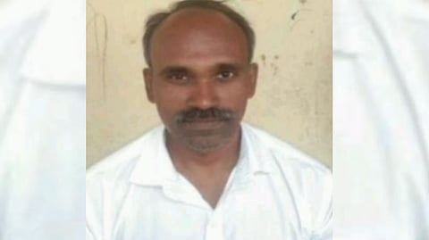 10 சிறுமிகளிடம் இரக்கமில்லாமல் பாலியல் சீண்டல்… மிருகம் போல நடந்து கொண்ட ஆசிரியர்.. பெற்றோர்களிடம் கதறிய மாணவர்கள்!