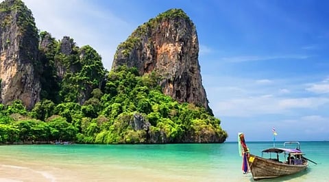 குறைவான செலவில் விசா இல்லாமல்.. வெளிநாடுகளுக்குச் சுற்றுலா செல்லக்கூடிய சிறந்த ஆசிய நாடுகள் எவை?