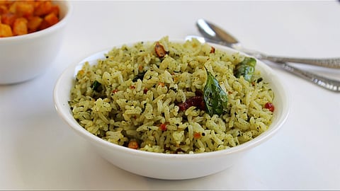 ஜஸ்ட் 10 நிமிடம் போதும்.. டக்குன்னு செய்யக்கூடிய எளிமையான புதினா சாதம்!