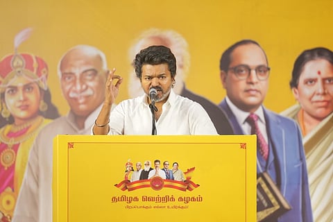 “அவர்களின்  கொள்கையே கொள்ளை தானே?” - விமர்சிக்க தொடங்குவதற்கு முன்பே கதறினாள் எப்படி.. திமுகவை விளாசிய விஜய்!