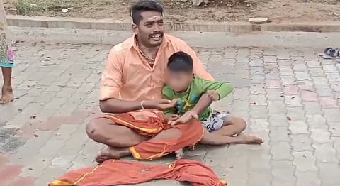 “குற்றவாளியுடன் சேர்ந்து பெண்ணை கற்பழித்த காவலர்” - கோவிலில் பிச்சை எடுத்து  நாடகம்.. பிளானுடன் வரவழைக்கப்பட்ட ஊடகங்கள்!