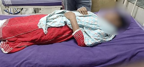 “நடுரோட்டில் ஆடைகளை கிழித்து பெண்ணை மிரட்டிய கும்பல்” - பாலியல் புகாரை வாபஸ் வாங்க சொல்லி கொடுத்த டார்ச்சர்!