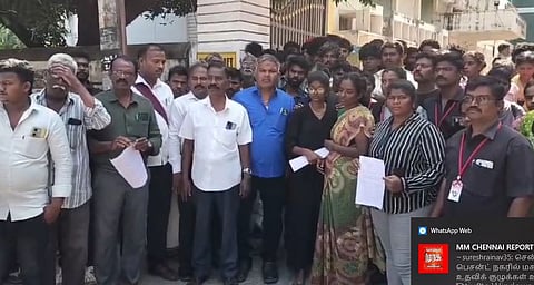 “நடுரோட்டில் மாணவியை செருப்பால் அடித்த பெண்” - அவமானத்தில் சிறுமி செய்த செயல்… உடலை வாங்க மறுத்து முற்றுகையிட்ட உறவினர்கள்!