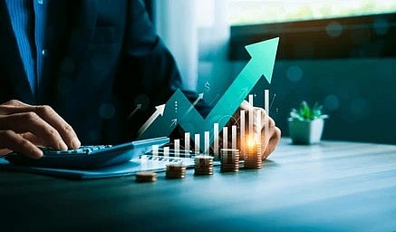 2025-ல் பொருளாதார சிக்கல்களை எப்படி சமாளித்தது இந்தியா?