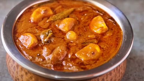 நாவில் எச்சில் ஊறவைக்கும் காரசாரமான 'பூண்டு குழம்பு': வீட்டிலேயே செய்வது எப்படி?