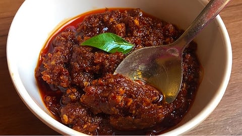 ருசியான பூண்டு துவையல் செய்வது எப்படி? இட்லி, தோசைக்கு அல்டிமேட் சைட் டிஷ்!