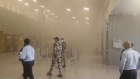 சென்னை பன்னாட்டு விமான நிலையத்தில் ஏற்பட்ட தீ விபத்து… 20 நிமிடங்கள் தாமதமாக இயக்கப்படும் விமானங்கள்