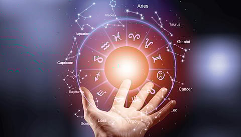 ஜோதிடம் என்பது மூடநம்பிக்கையா அல்லது வானியல் அறிவியலா? - கிரகங்களின் கதிர்வீச்சு நம் மூளையை எப்படிப் பாதிக்கிறது?