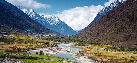 அந்தமான், கோவாவை விட அழகான இந்தியாவின் 'மினி சுவிட்சர்லாந்து' - இன்னும் யாருக்கும் தெரியாத அந்த மலைக்கிராமம்!