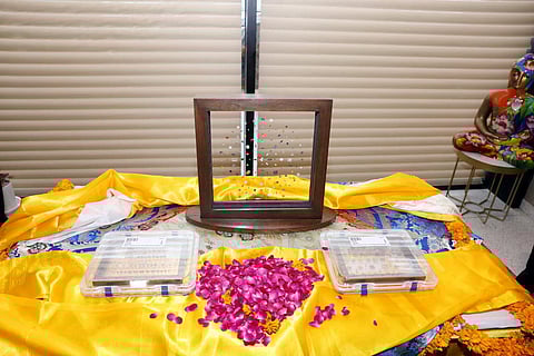 ஹாங்காங்கில் சிக்கிய 800 கோடி ரூபாய் பொக்கிஷம்: இந்தியா நடத்திய அதிரடி 'ஆபரேஷன்'! புத்தரின் புனிதச் சின்னங்கள் மீட்பு!