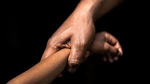 “14 வயது  மகளை கற்பழித்த தந்தை” - தாய் வீட்டில் இல்லாத நிலையில் சிறுமிக்கு நடந்த கொடூரம்… 15 நாட்களில் பலமுறை நடந்த பாலியல் வன்கொடுமை!