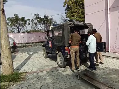 ஒரே வீட்டில் 2 மனைவிகள்.. 5 பிள்ளைகள்! காசியாபாத் தற்கொ*லை விவகாரத்தில் வெளிவந்த திடுக்கிடும் உண்மை - அந்த 3 சிறுமிகளும் யார்?