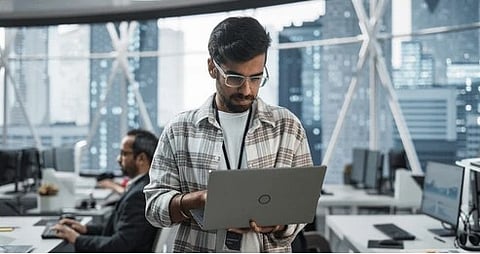 முடிவுக்கு வருகிறதா மென்பொருள் துறை? செயற்கை நுண்ணறிவின் கோர முகத்தால் கதறும் முதலீட்டாளர்கள்!