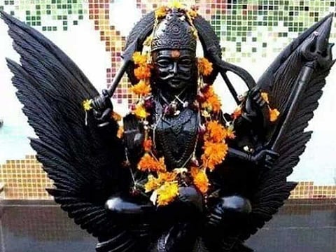 சனி பகவானின் ஆக்ரோஷப் பார்வை! தப்பிக்க இதோ எளிய வழிகள்!