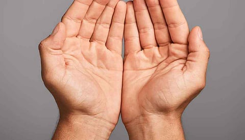 உள்ளங்கையில் ஒளிந்திருக்கும் ராஜயோகம்! ஒரு கோடிப் பேரில் ஒருவருக்கே இருக்கும் 'மர்ம ரேகை' - உங்களிடம் இருக்கிறதா?